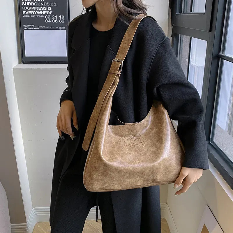 Women Simple Retro Solid Color PU Large Capacity Shoulder Bag - Image 3