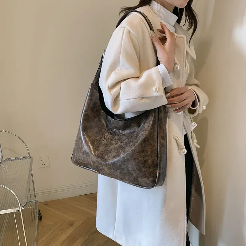 Women Simple Retro Solid Color PU Large Capacity Shoulder Bag - Image 4