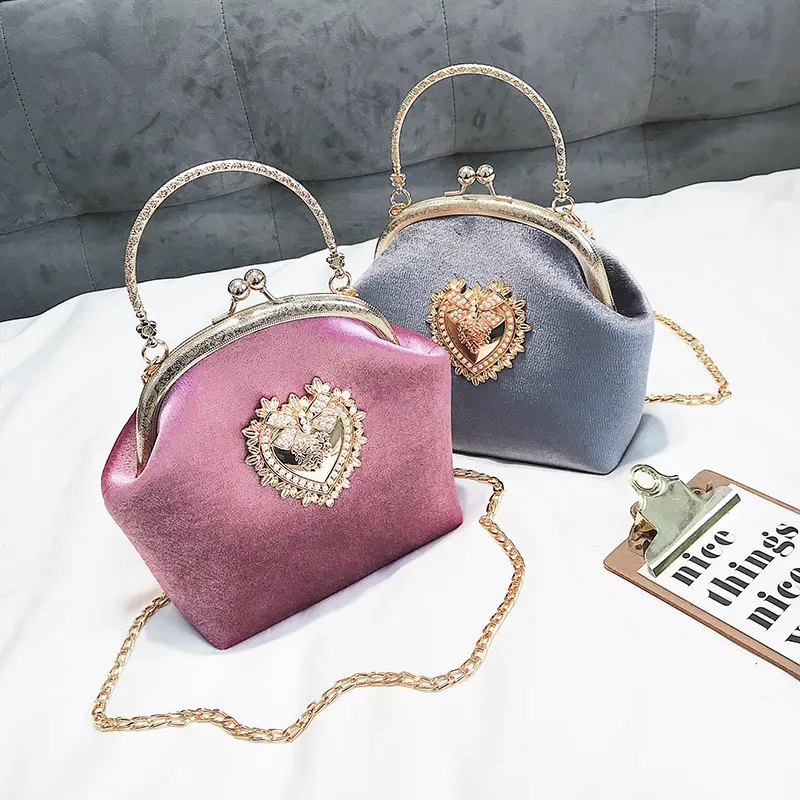 New Design Chic Women Heart Decor Shell Shaped Clasp Handle Bag - Image 3