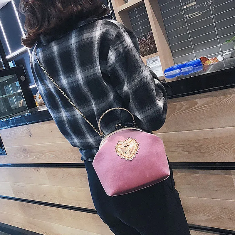 New Design Chic Women Heart Decor Shell Shaped Clasp Handle Bag - Image 7