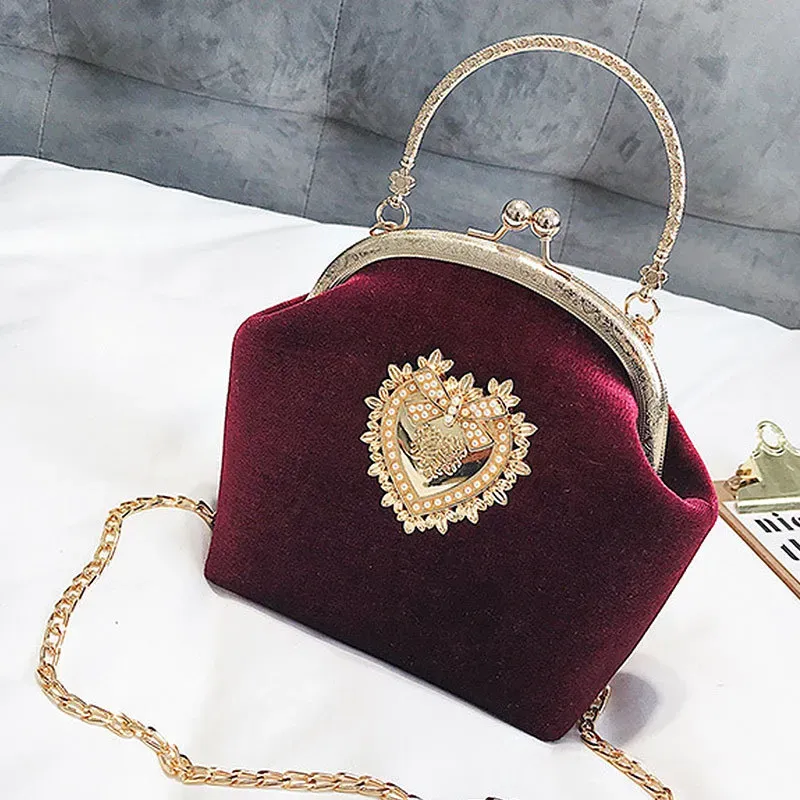New Design Chic Women Heart Decor Shell Shaped Clasp Handle Bag - Image 17